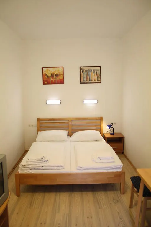 Hotel Cyrus Bécs 2*,