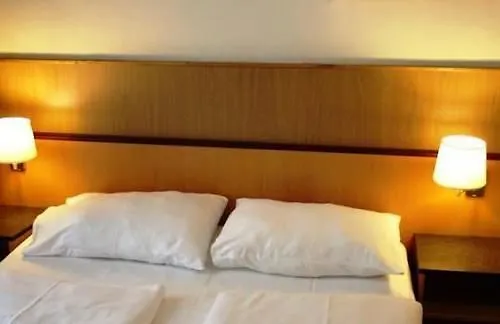 Hotel Cyrus Bécs 2*,