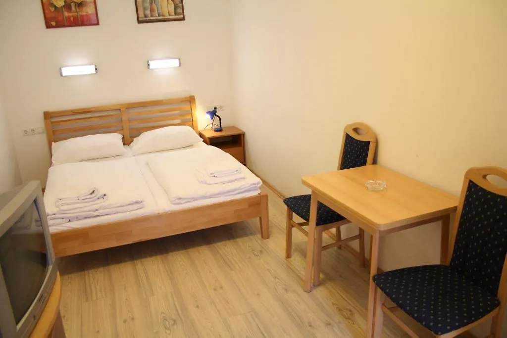 Hotel Cyrus Bécs Panzió